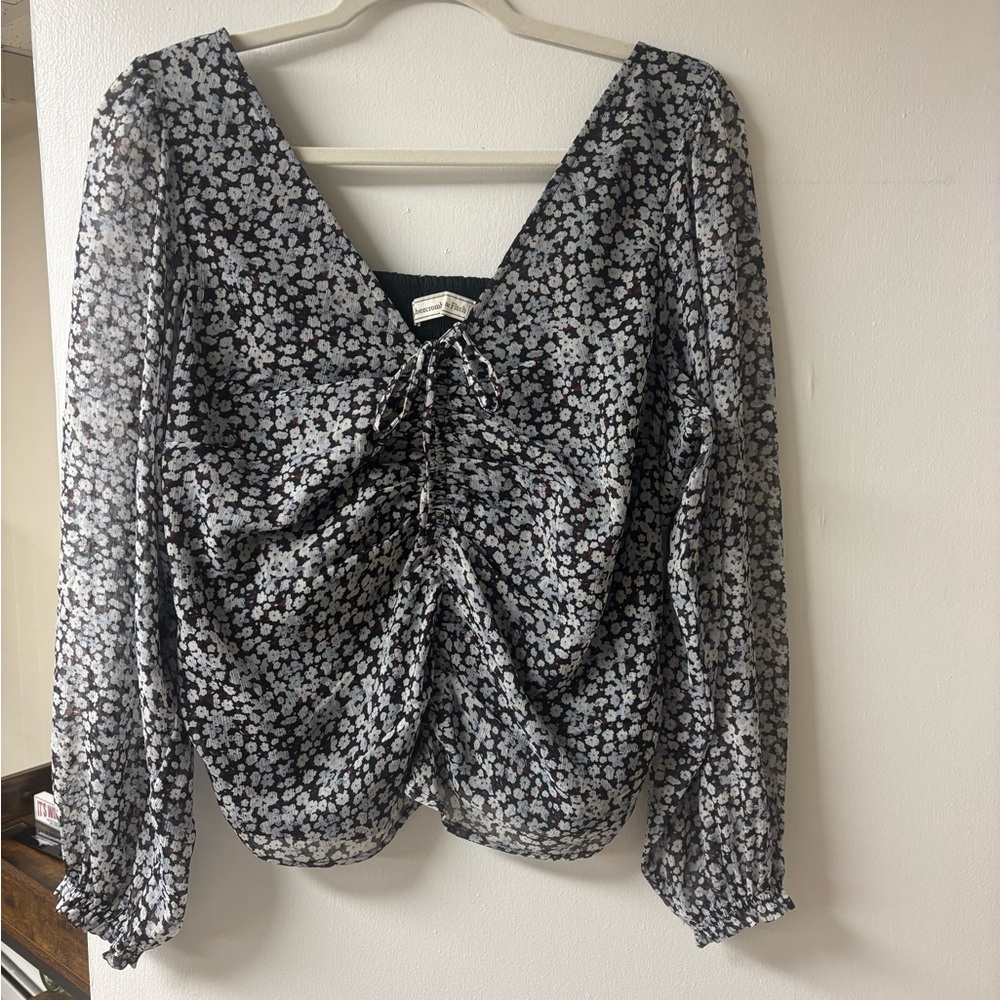 Abercrombie & Fitch Black and White Floral Blouse
